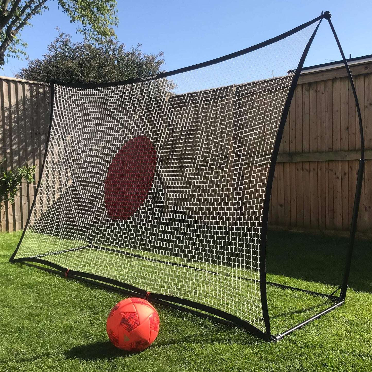 QUICKPLAY - Foco de rebote de fútbol (2,4 x 1,5 m) | Entrenamiento de balón multideportivo – Aplicación de entrenamiento eCOACHE | Red rebozadora de balón para control y precisión (3 tamaños)