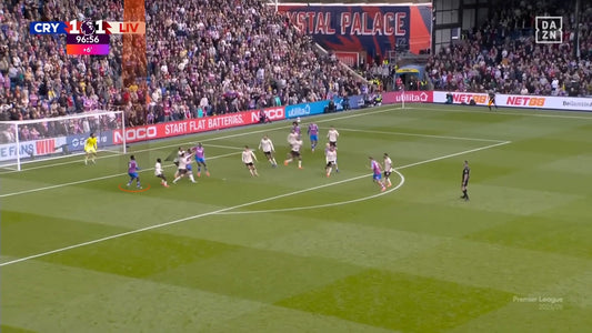 Salto a un impar en defensa de área