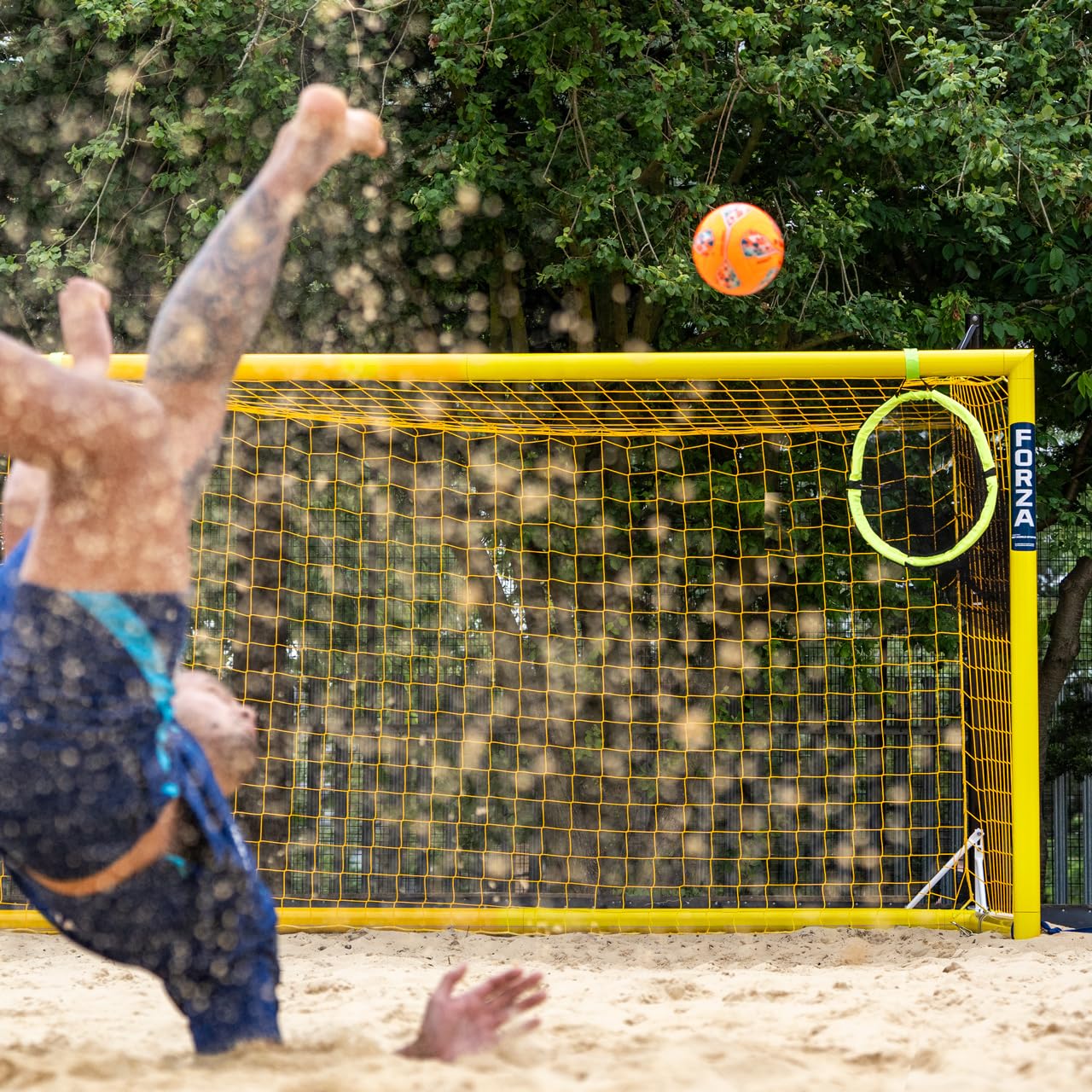 FORZA Red y bolsa para balones de fútbol 2 en 1. Objetivo de portería de fútbol duradero que soporta golpes de 70 mph - Capacidad para hasta 10 balones de fútbol