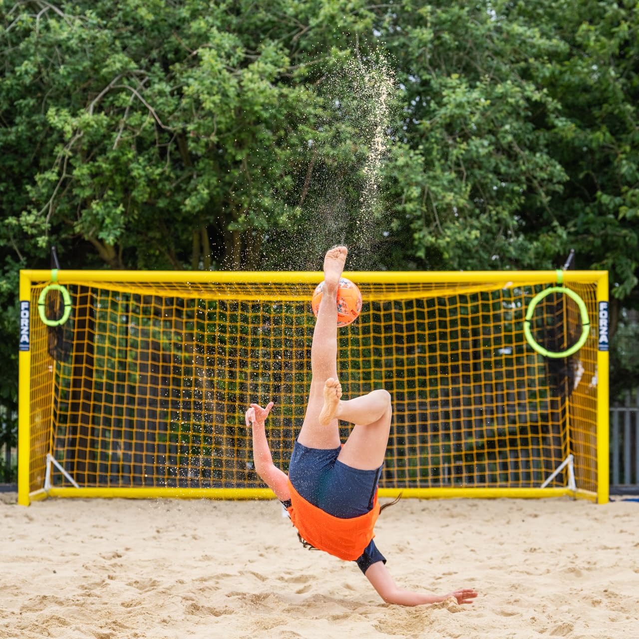 FORZA Red y bolsa para balones de fútbol 2 en 1. Objetivo de portería de fútbol duradero que soporta golpes de 70 mph - Capacidad para hasta 10 balones de fútbol